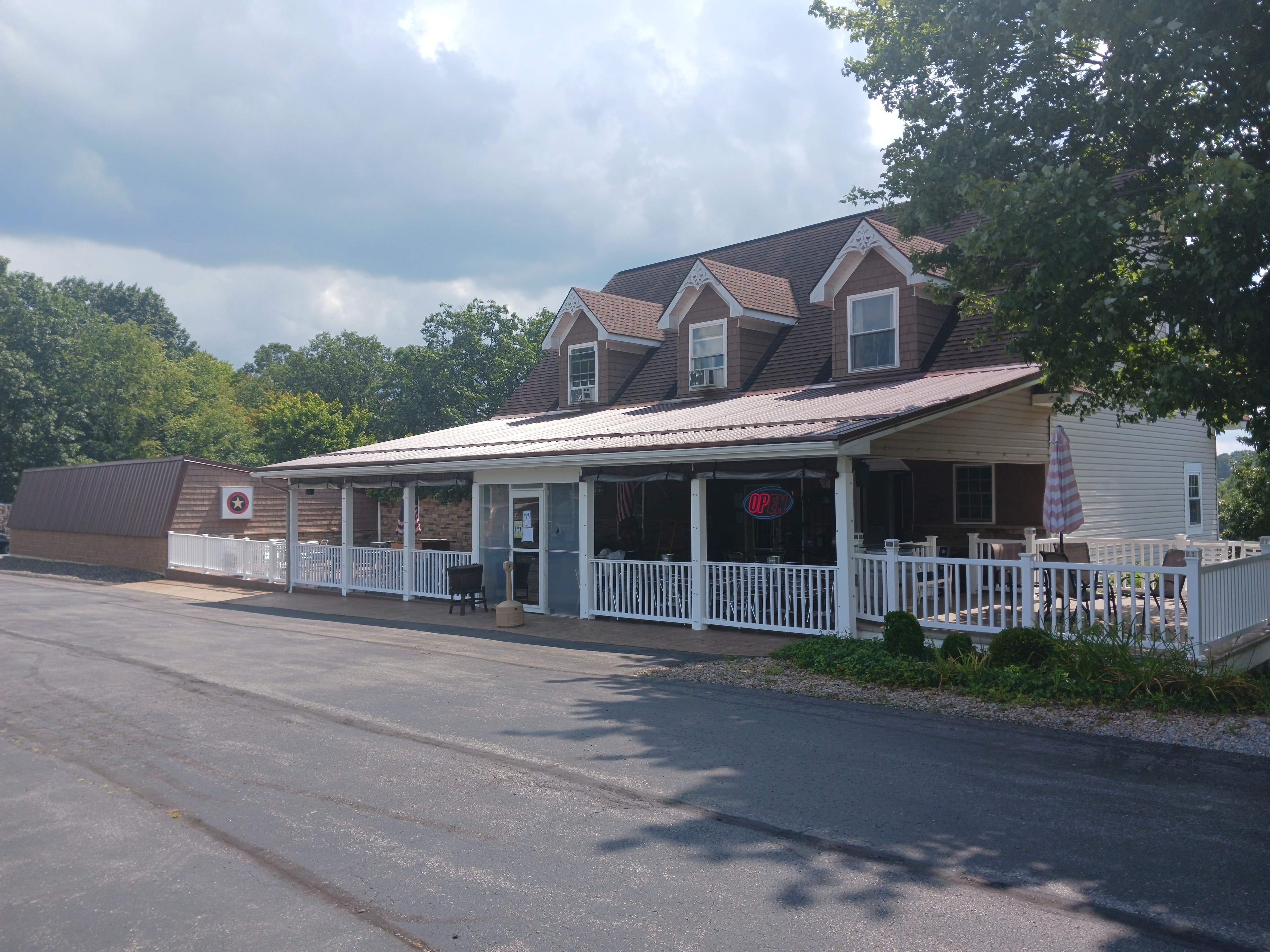Starr Hill Winery tasting room front entrance